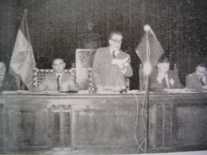 El Presidente de URE da lectura al inicio de la VIII Asamblea General de la URE, 19 de mayo de 1957