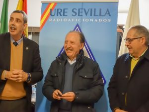 Nuestro socio Adolfo EA7TV dona a la URS un dipolo bazoka de para las bandas de 30 y 40m